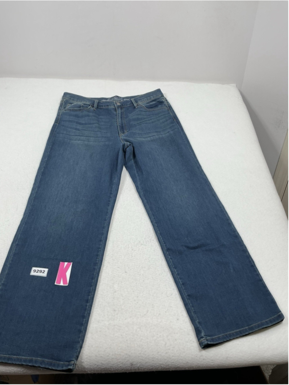 Womans Excellent Gloria Vanderbilt Slimming Effect Blue Jeans Size 14